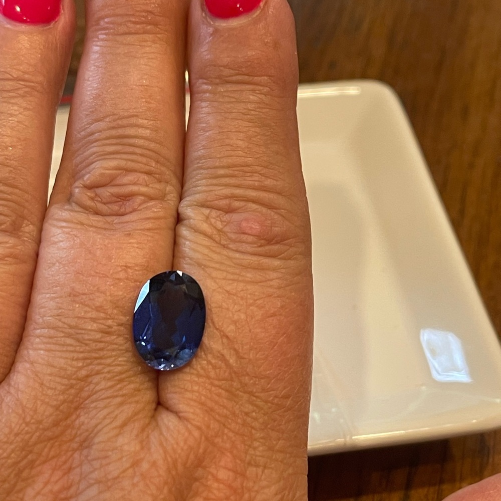Sapphire loose oval shaped stone